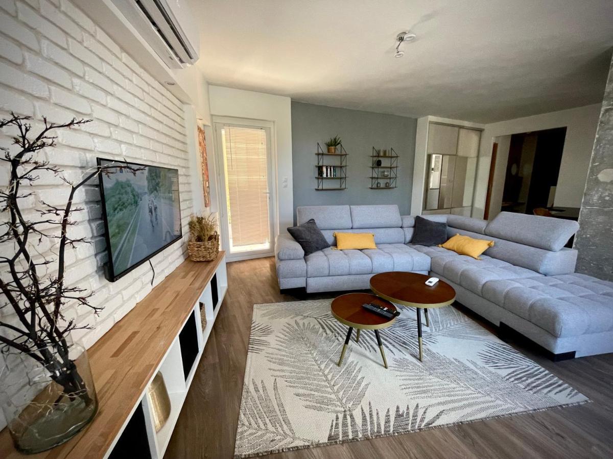 Tres Bel Appartement Central, Au Calme Avec Balneo 佩皮尼昂 外观 照片